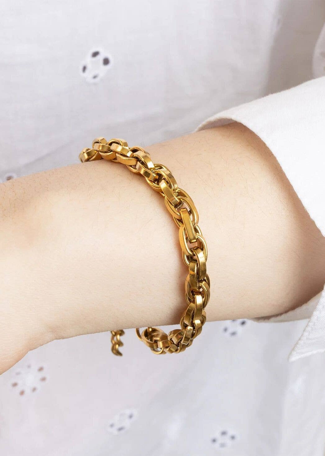 Double Oval Chain Bracelet: Gold